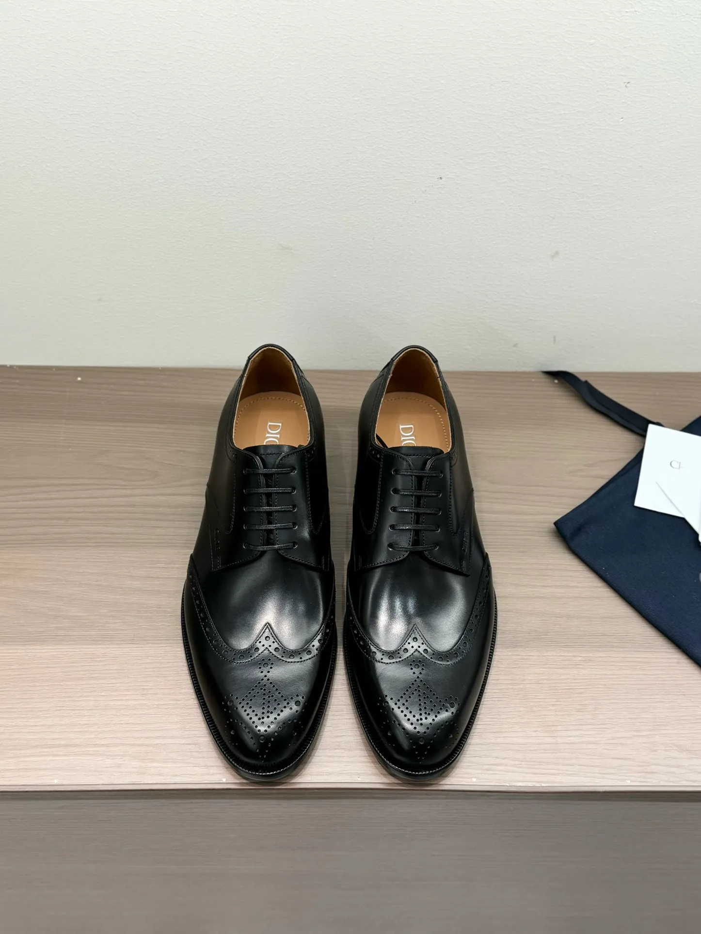 [Dior] Top P: 960💰 Standard code 39-44 (38.45.46 custom-made, non-returnable and non-exchangeable) Dior Dior's latest high-end men's boutique casual leather shoes, imported cowhide upper, water-dyed cowhide lining, imported leather outsole, perfect details are impeccable.